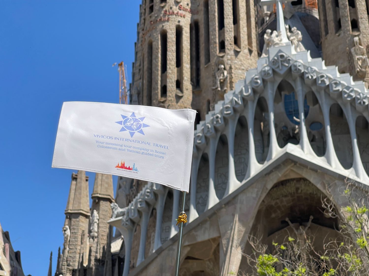 Flag-at-sagrada-familia.jpg